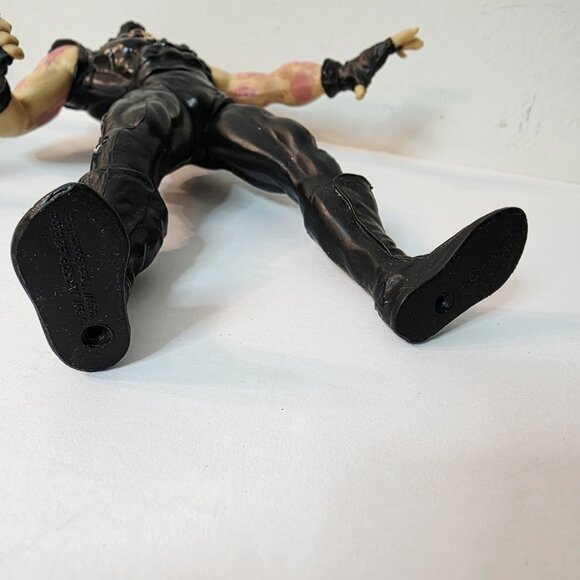 2 Vtg WWE Wrestling Action Figures Stone Cold Steve Austin Undertaker Ripped - Picture 8 of 8
